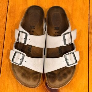Women’s White Birkenstocks Arizona Samdals